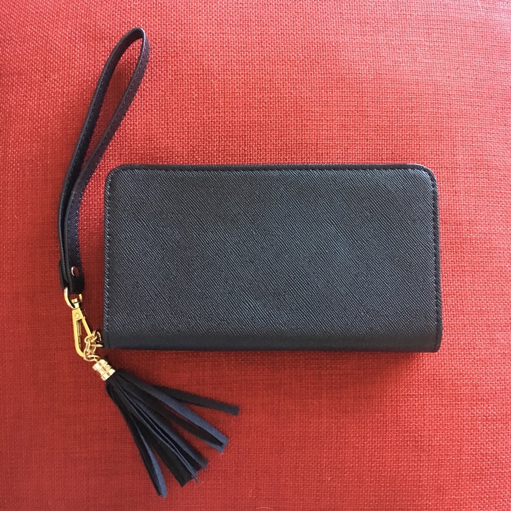 Wristlet wallet with pocket for phone